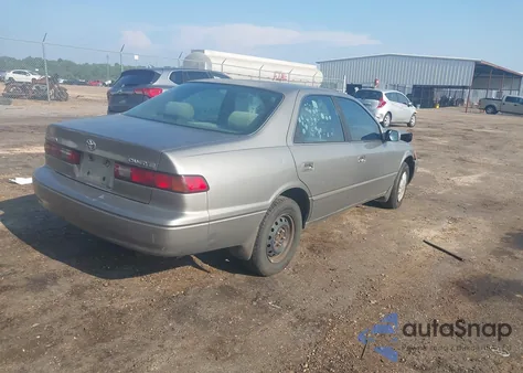 1999 Toyota Camry Le from USA, damaged, VIN 4T1BG22KXXU445889